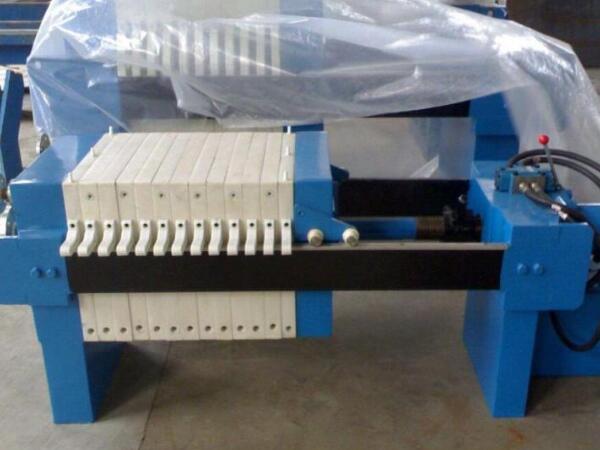 隔膜壓濾機濾板之間液體泄漏的主要原因是什么？